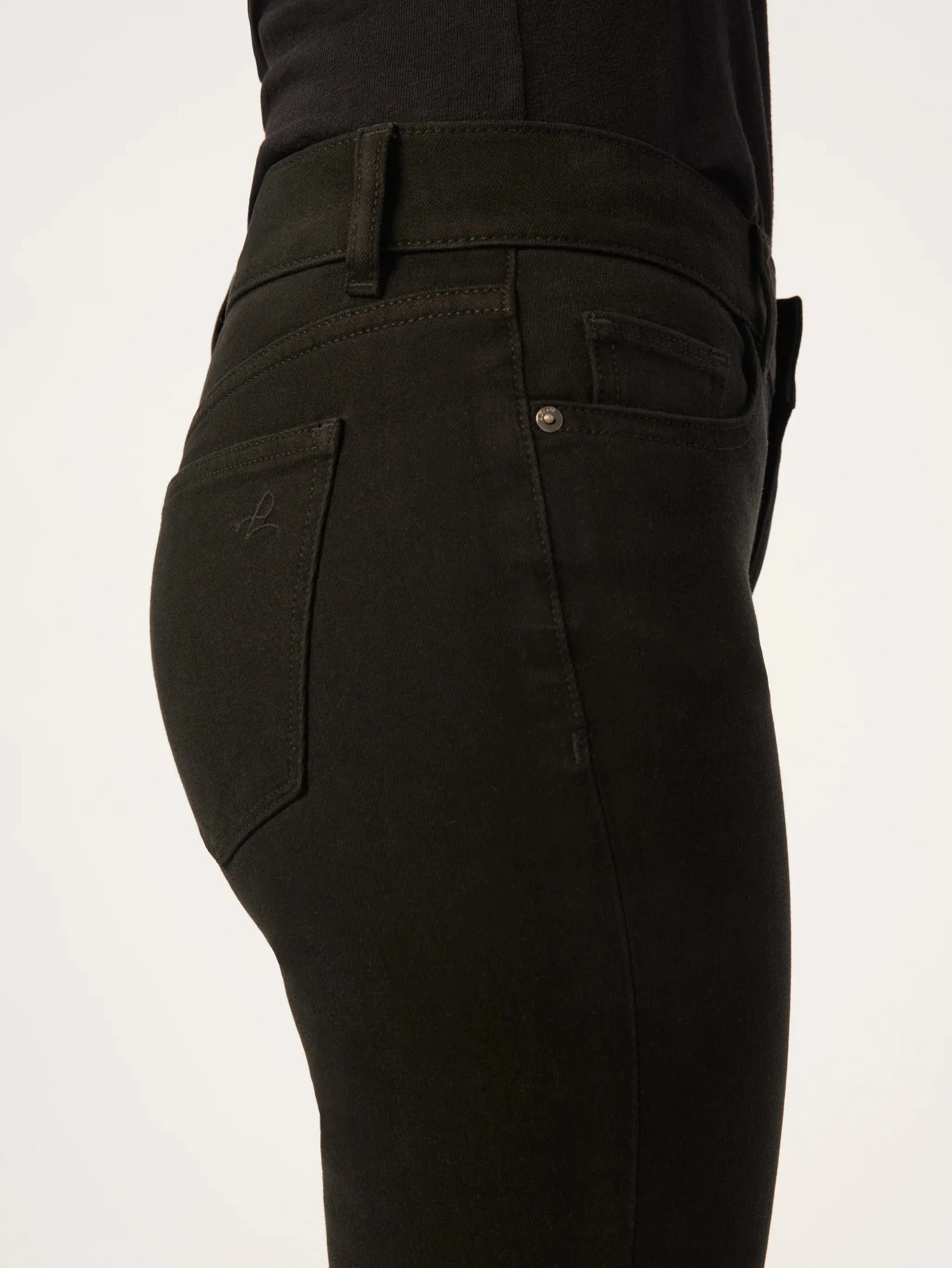mara straight: mid rise ankle black peached raw